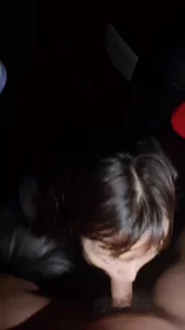 黑丝长靴少妇停车场口爆吞精